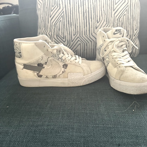 NIKE SB Zoom Blazer Mid Floral - Picture 1 of 4